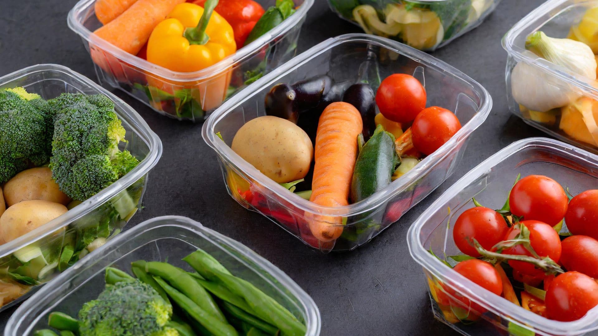 Vegteables in plastic containers